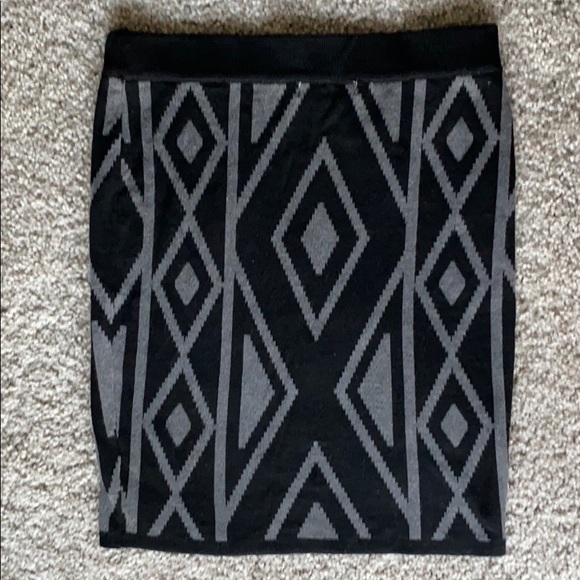 Pattern mini skirt - Picture 2 of 3